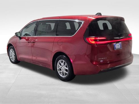 New 2026 Chrysler Pacifica Select FWD image 16