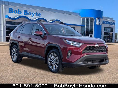 Used 2023 Toyota RAV4 XLE Premium FWD image 1