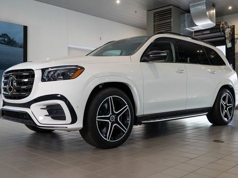 New 2026 Mercedes-Benz GLS 450 4MATIC image 3