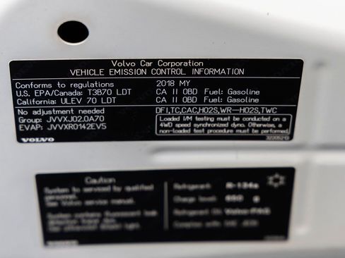 Used 2018 Volvo XC60 T5 Momentum w/ Vision Package image 34