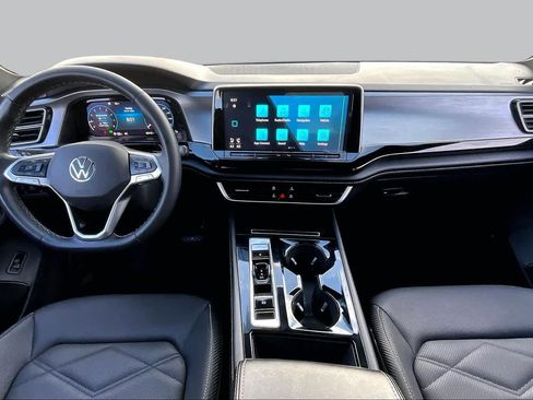 Used 2024 Volkswagen Atlas Cross Sport SE FWD image 16