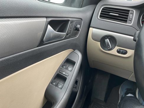 Used 2018 Volkswagen Jetta SE FWD image 15