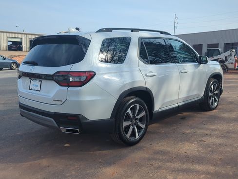 Certified 2023 Honda Pilot Touring image 4