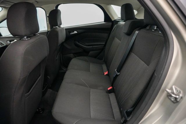 Used 2016 Ford Focus SE FWD image 24