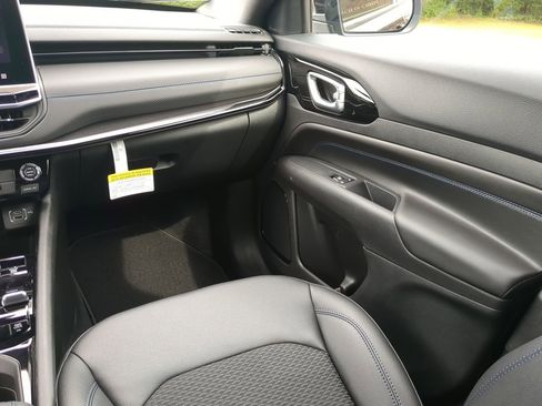 New 2026 Jeep Compass Latitude image 15