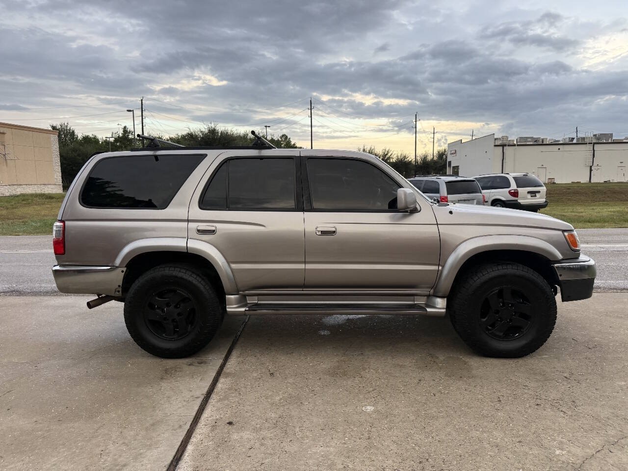 Used 2001 Toyota 4Runner SR5 AWD/4WD image 5