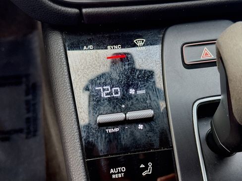 Used 2023 Porsche Macan S w/ Premium Package Plus image 15