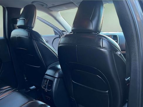 Used 2019 Jeep Cherokee Latitude Plus w/ Cold Weather Group image 29