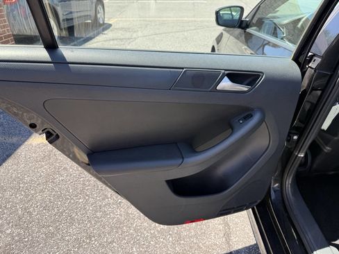 Used 2012 Volkswagen Jetta SE FWD image 14