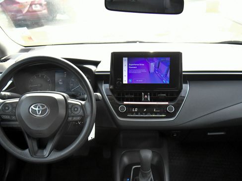 Used 2025 Toyota Corolla LE FWD image 35