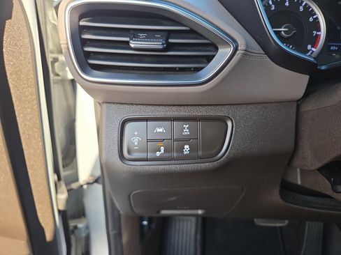 Used 2019 Hyundai Santa Fe SE image 32