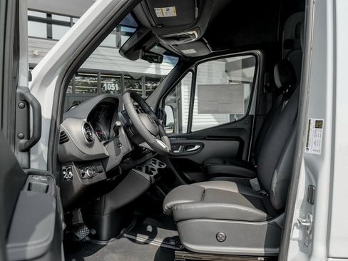 New 2025 Mercedes-Benz Sprinter 2500 image 12