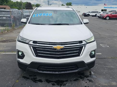 Used 2023 Chevrolet Traverse LT FWD image 2