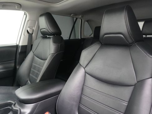 Used 2021 Toyota RAV4 XLE Premium FWD image 11