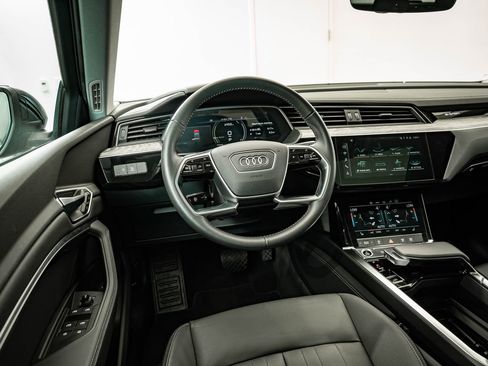 Used 2021 Audi e-tron Premium w/ Convenience Plus Package AWD/4WD image 33