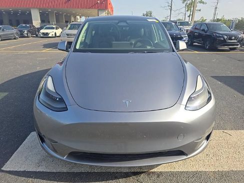 Used 2024 Tesla Model Y Long Range AWD/4WD image 2