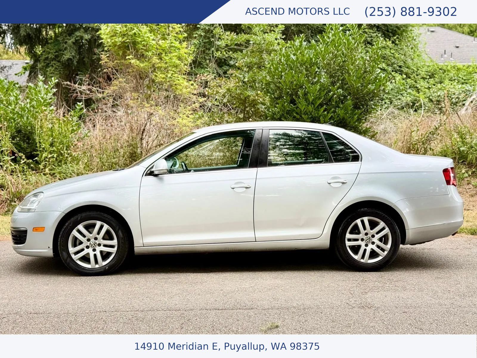 Used 2010 Volkswagen Jetta TDI FWD image 2