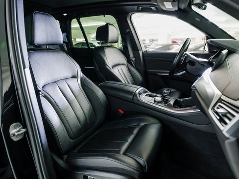 Used 2022 BMW X5 M50i w/ Executive Package image 30