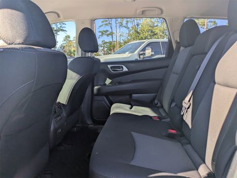 Used 2020 Nissan Pathfinder SV image 15