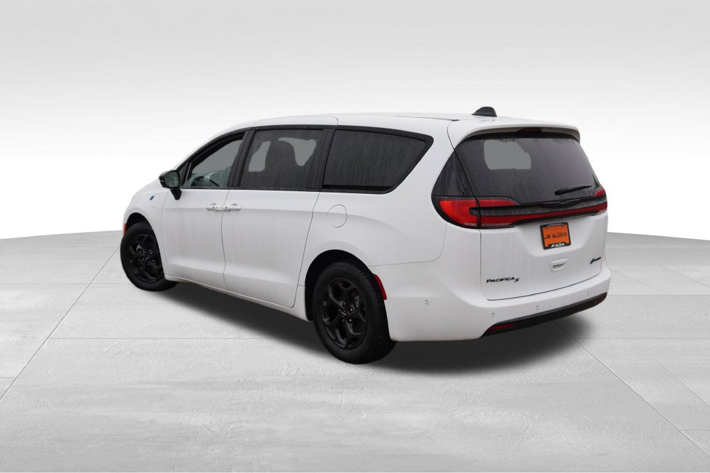 Used 2024 Chrysler Pacifica Limited FWD image 7