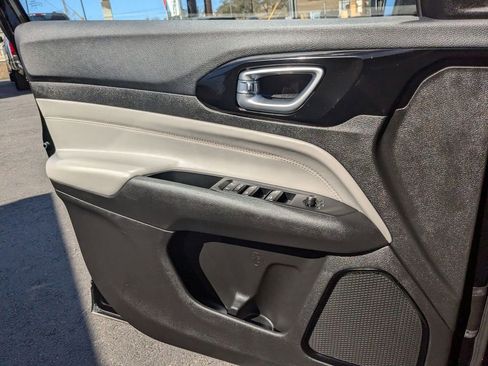 Used 2025 Jeep Compass Limited image 14