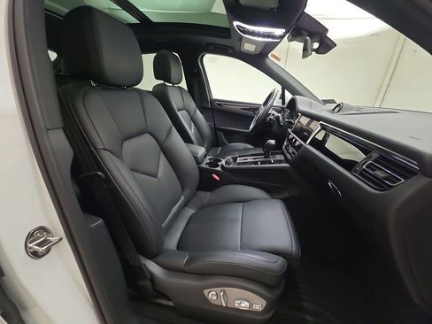 Used 2024 Porsche Macan image 30