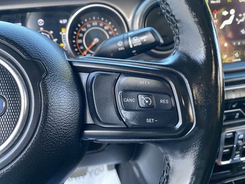 Used 2021 Jeep Gladiator Willys image 28