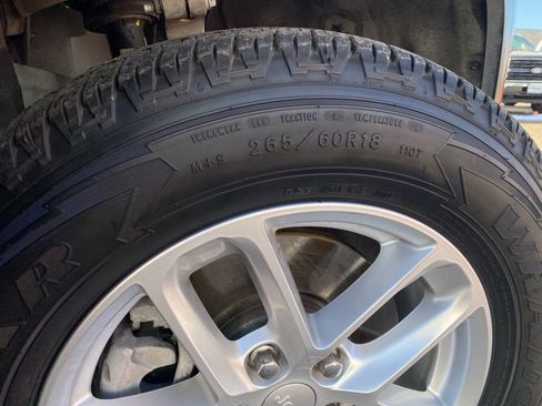 Used 2023 Jeep Grand Cherokee L Laredo w/ Luxury Tech Group I image 3