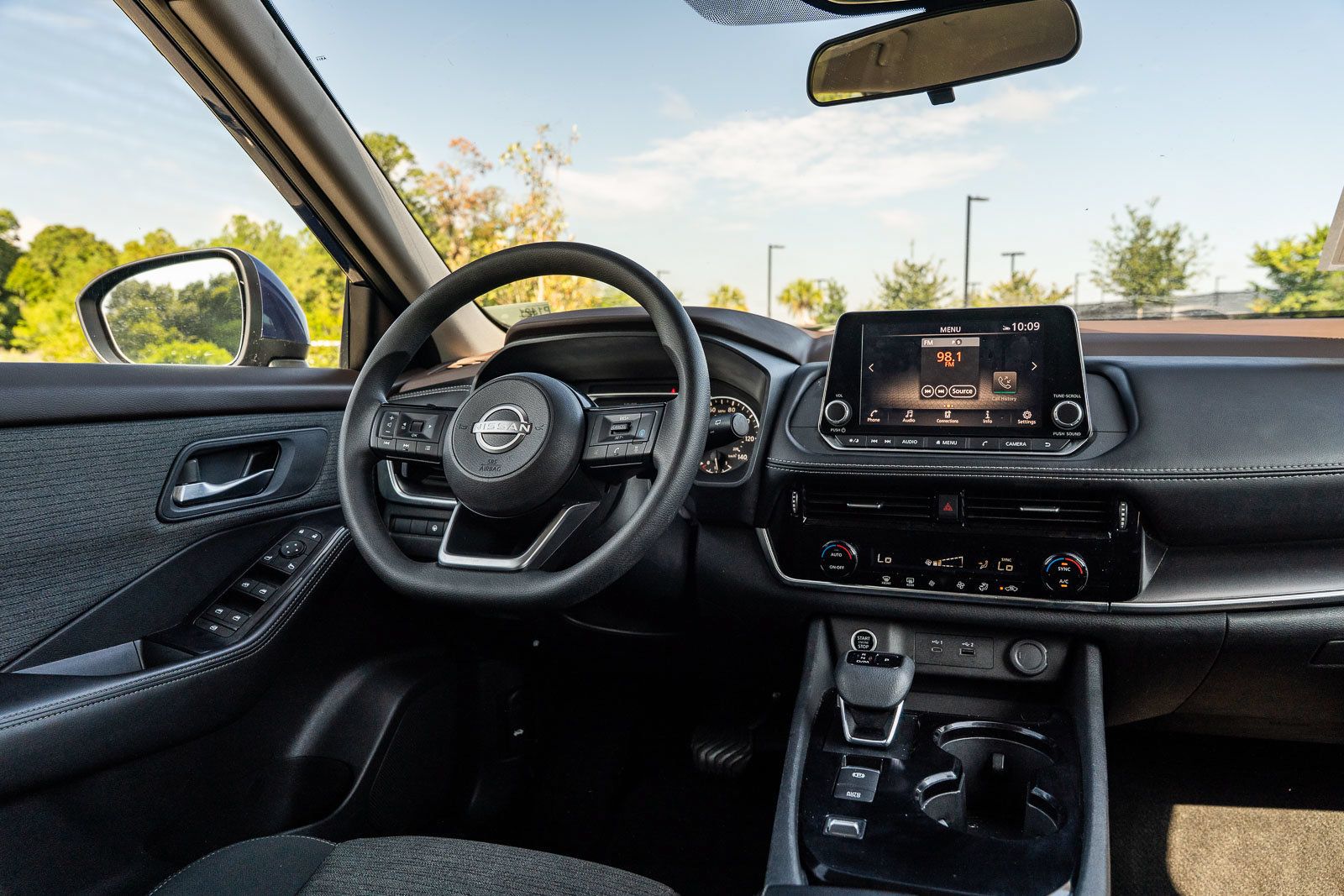 Used 2023 Nissan Rogue SV FWD image 30