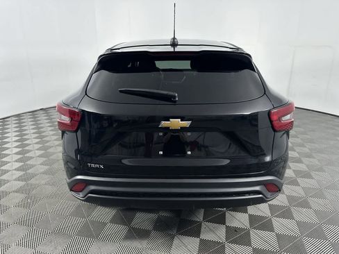 Used 2024 Chevrolet Trax LS w/ LS Convenience Package FWD image 16