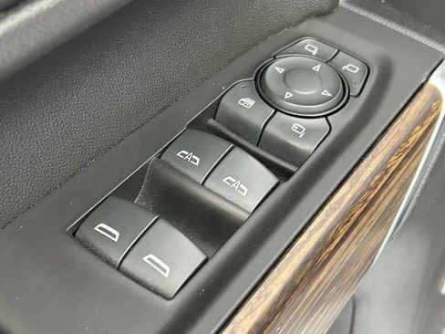 Used 2020 Chevrolet Silverado 1500 High Country image 36