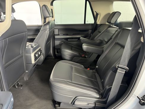Used 2024 Ford Expedition XLT AWD/4WD image 7