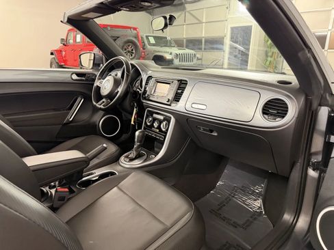 Used 2018 Volkswagen Beetle 2.0T S FWD image 25