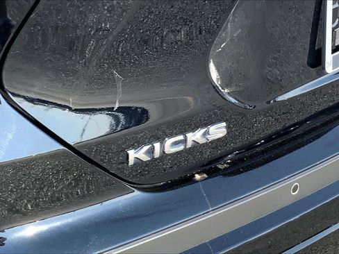 Used 2023 Nissan Kicks SR w/ SR Premium Package FWD image 10