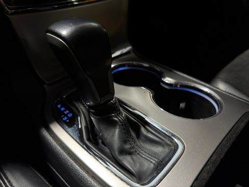 Used 2021 Jeep Grand Cherokee Laredo X image 23