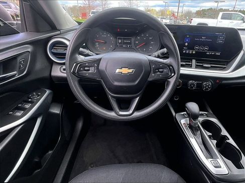 Used 2024 Chevrolet Trax LS FWD image 16