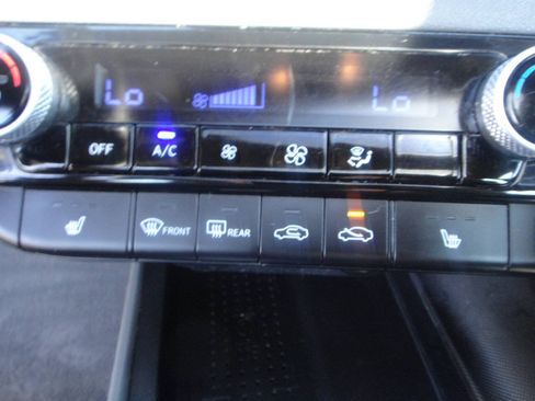Used 2021 Hyundai Elantra SEL w/ Convenience + Premium Package FWD image 10