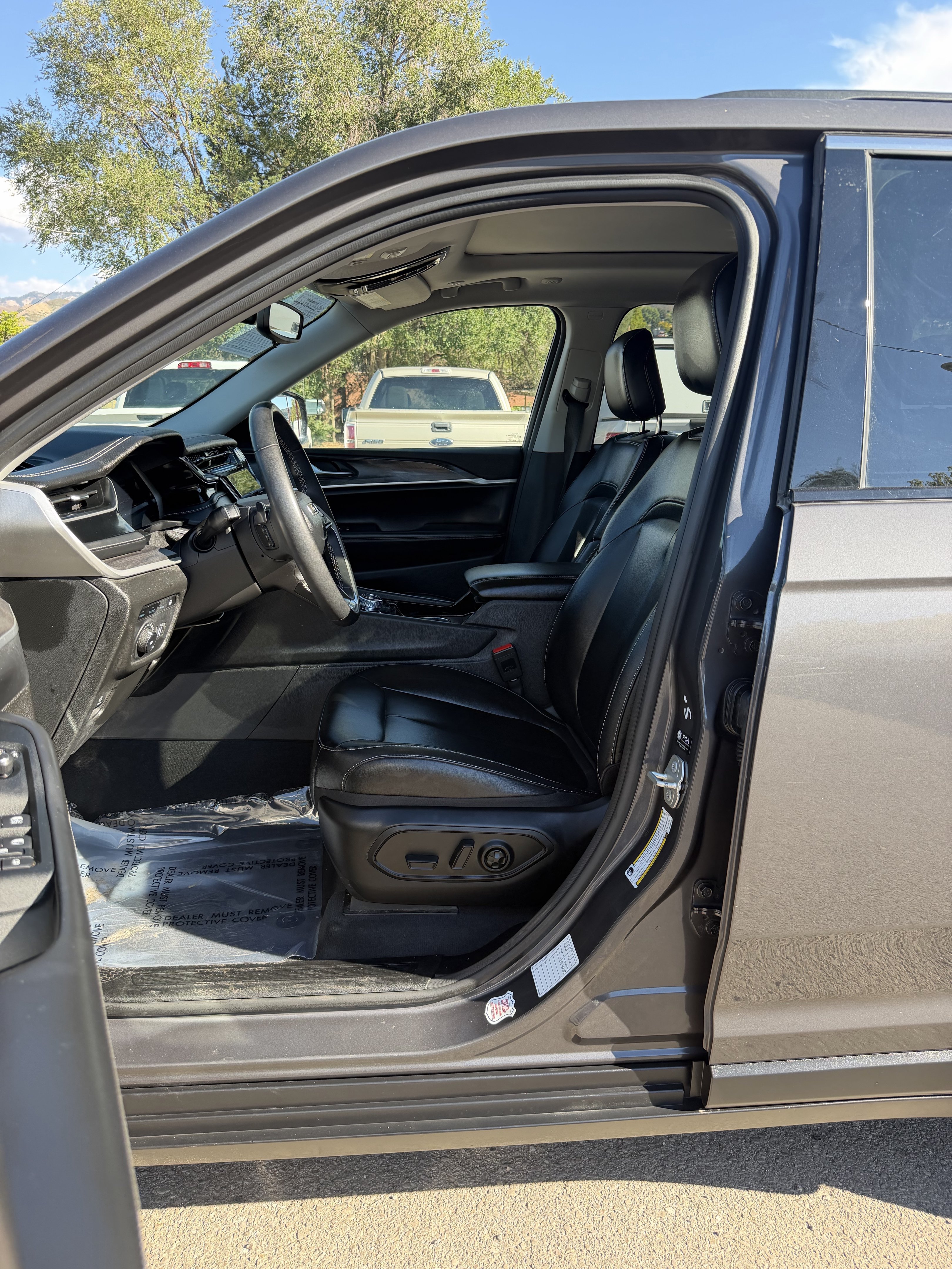 Used 2023 Jeep Grand Cherokee 4WD 4xe image 16