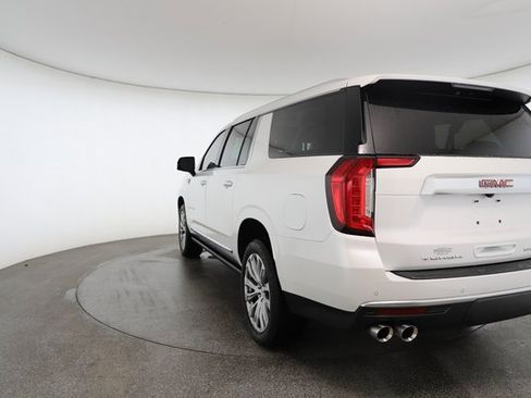 Used 2023 GMC Yukon XL Denali image 12