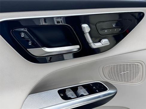 Used 2023 Mercedes-Benz GLC 300 4MATIC image 9