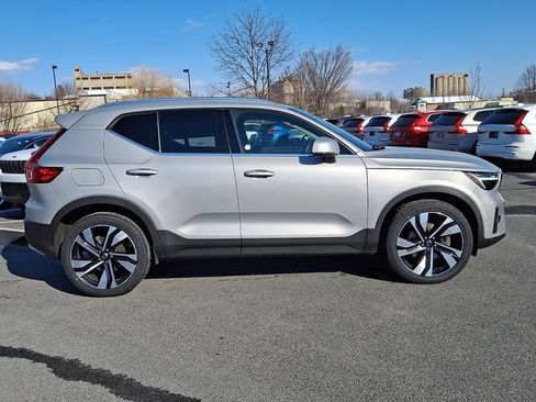 Used 2023 Volvo XC40 B5 Plus w/ Driver Assist Package AWD/4WD image 7