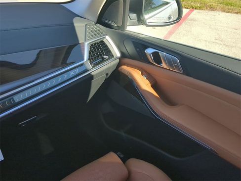 New 2026 BMW X7 xDrive40i w/ Premium Package image 17