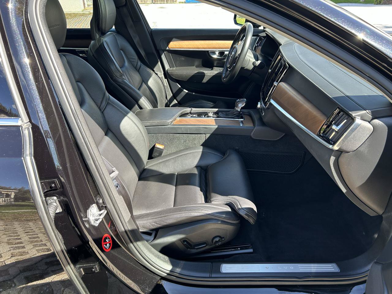 Used 2017 Volvo S90 T6 Inscription w/ Vision Package AWD/4WD image 15