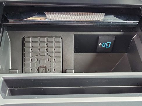 Certified 2024 Ford F250 Lariat w/ Sport Appearance Package image 31