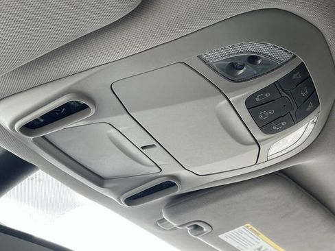 Used 2023 Chrysler Pacifica Limited FWD image 37