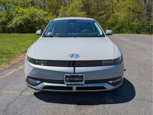 Used 2024 Hyundai Ioniq 5 SEL AWD/4WD image 2