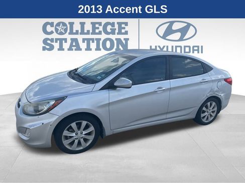 Used 2013 Hyundai Accent GLS w/ Premium Pkg image 2