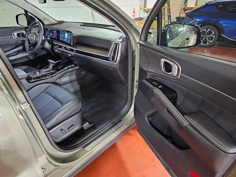 Used 2025 Kia Sorento SX image 10