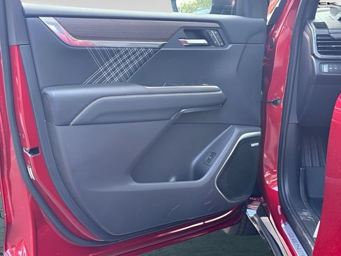 New 2026 GMC Acadia Denali w/ Super Cruise Package FWD image 18