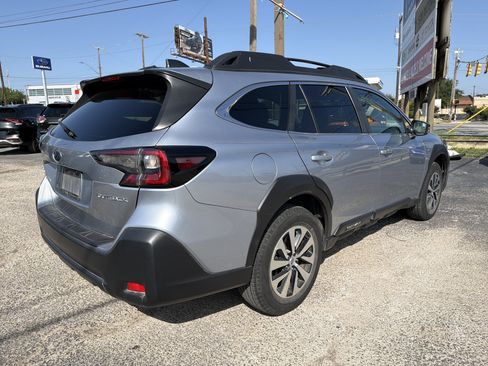 Used 2024 Subaru Outback Premium AWD/4WD image 3